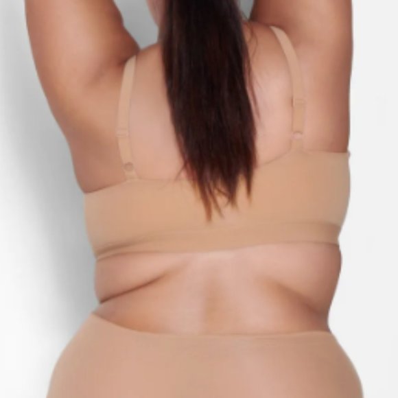 (2220) SKIMS NWT FITS EVERYBODY  SCOOP BRALETTE - Picture 4 of 4